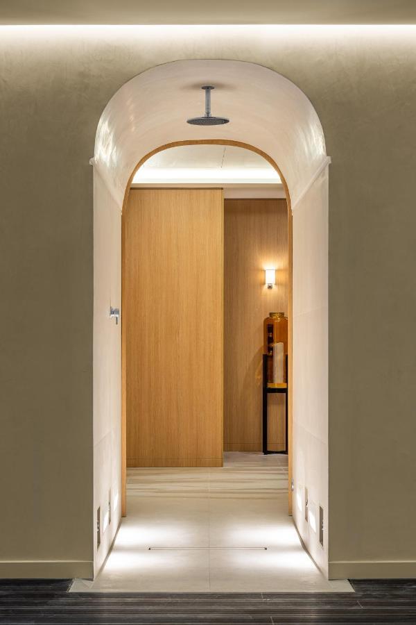 Black Door Paris Exterior photo